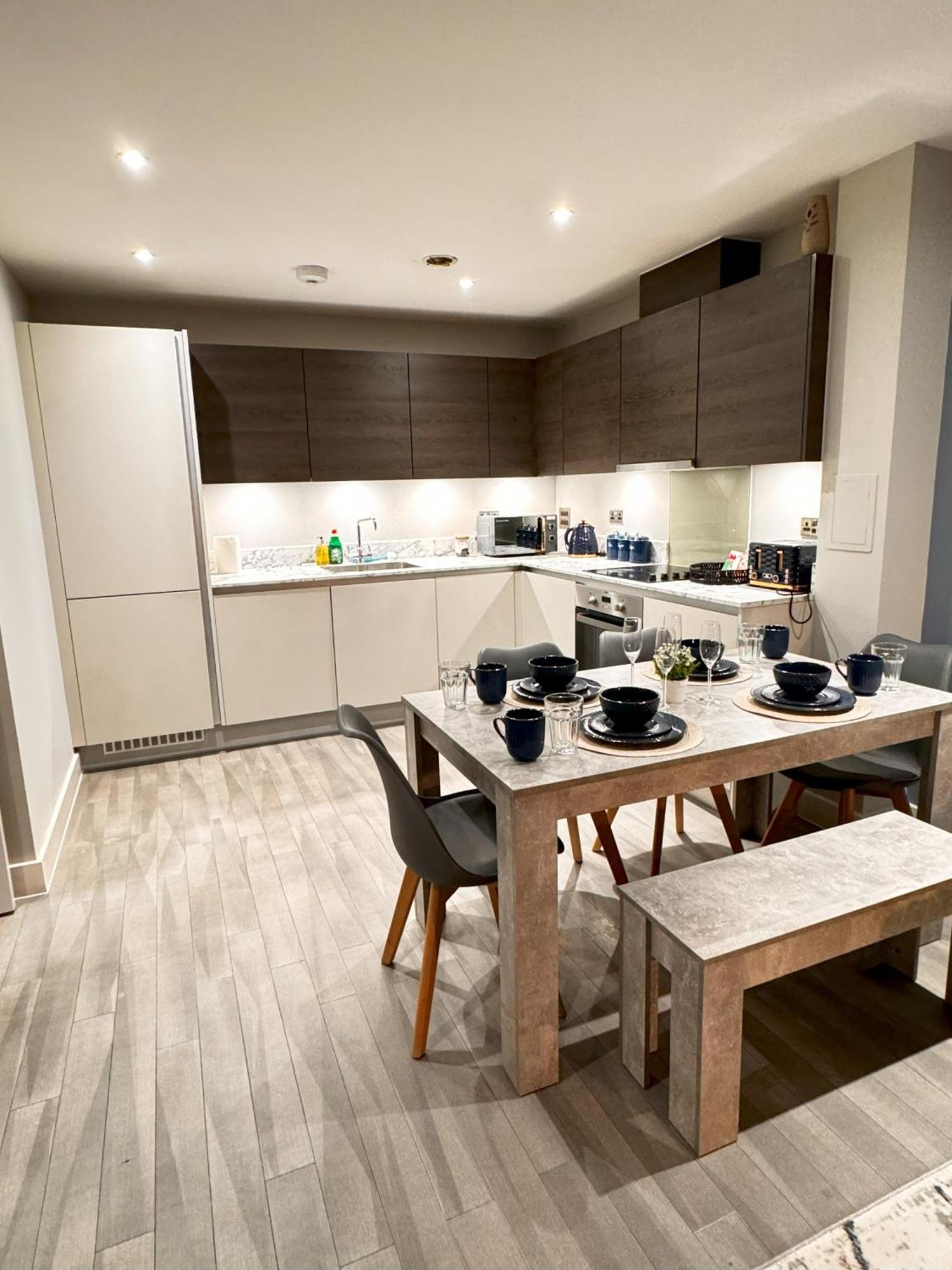 Bright & Spacious-secured Flat Near Station Apartamento Slough