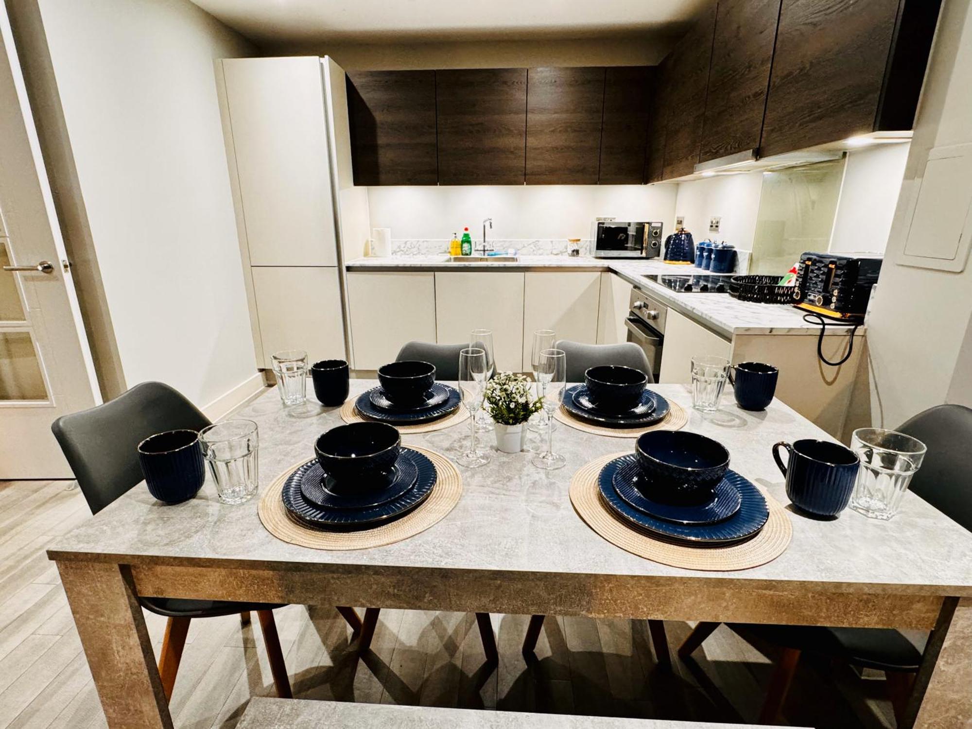 Bright & Spacious-secured Flat Near Station Slough