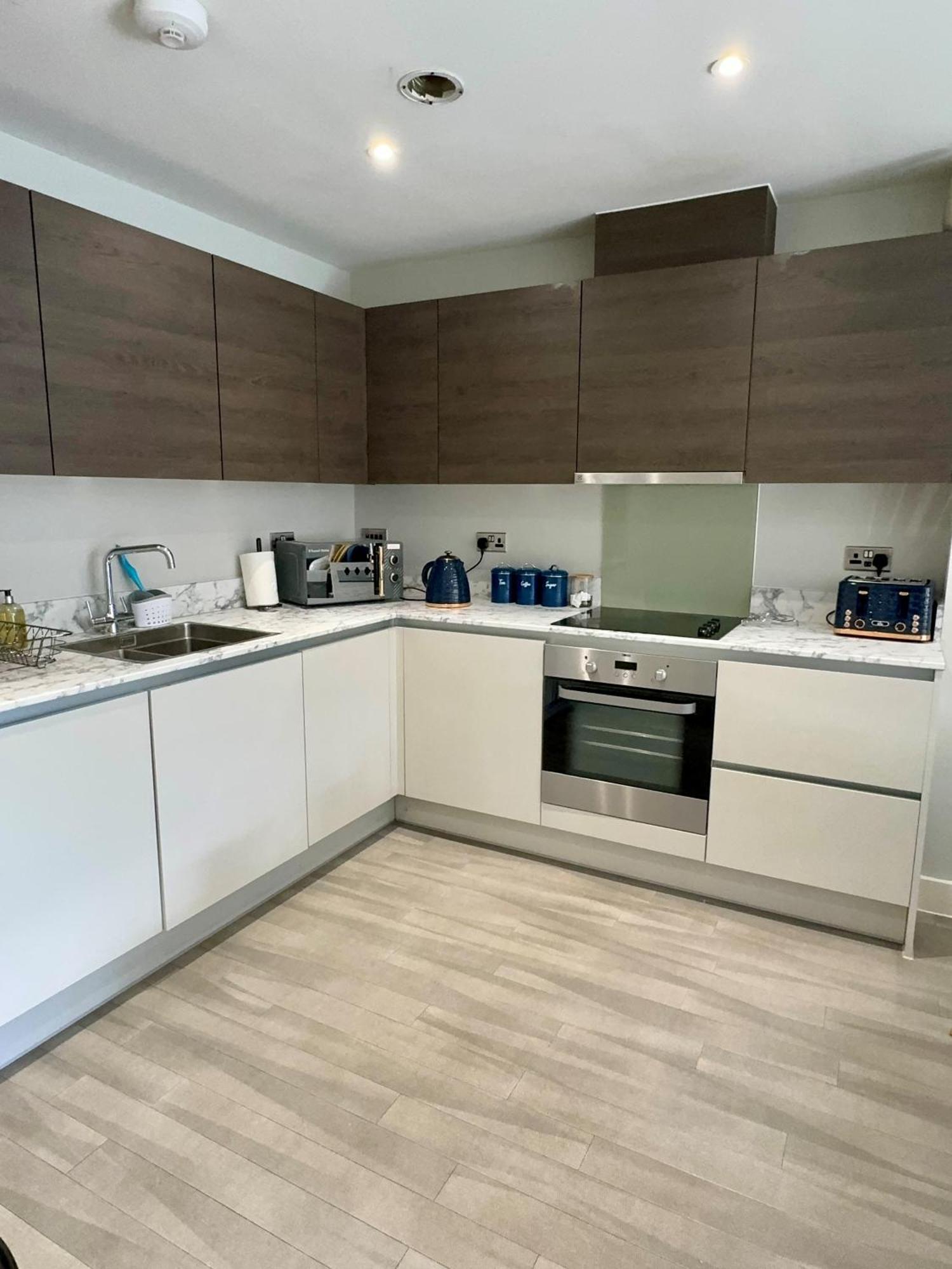 Bright & Spacious-secured Flat Near Station Apartamento *