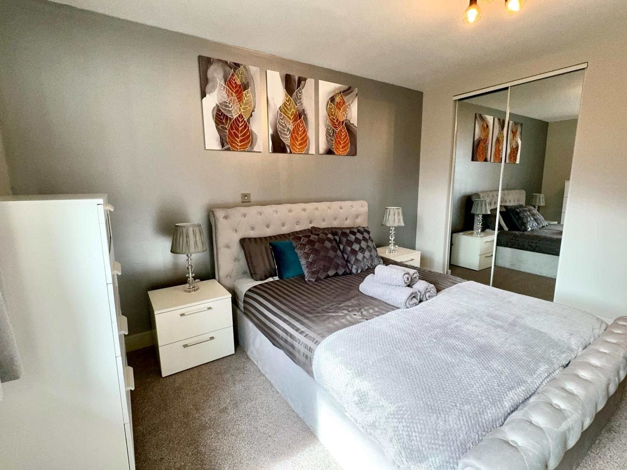 Bright & Spacious-secured Flat Near Station Apartamento Slough