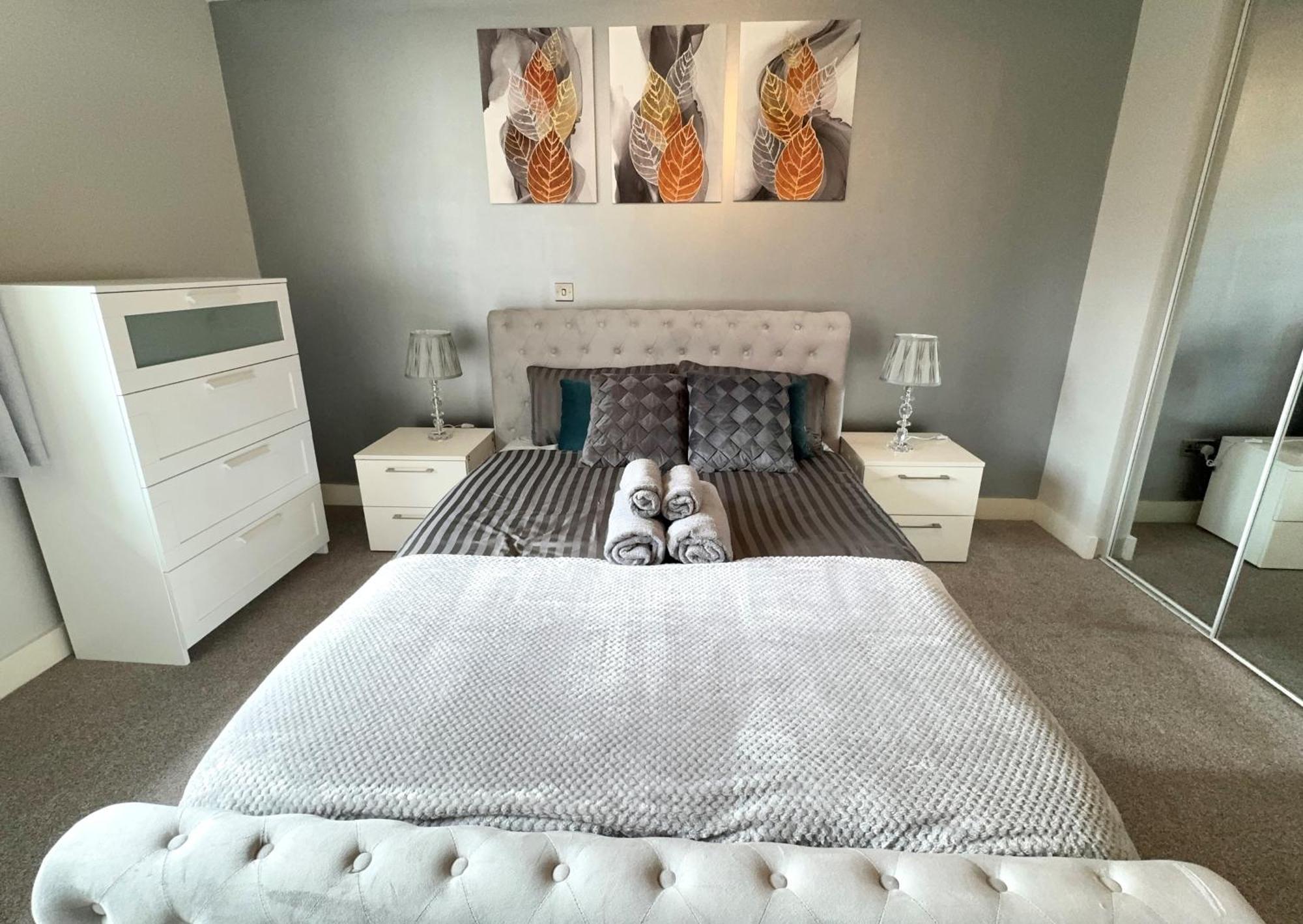 Bright & Spacious-secured Flat Near Station Apartamento Slough