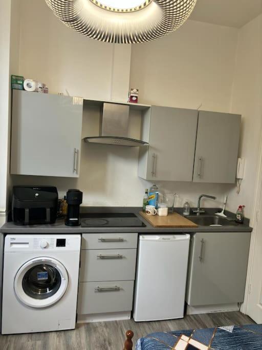Ground Floor Entire Flat Apartment *