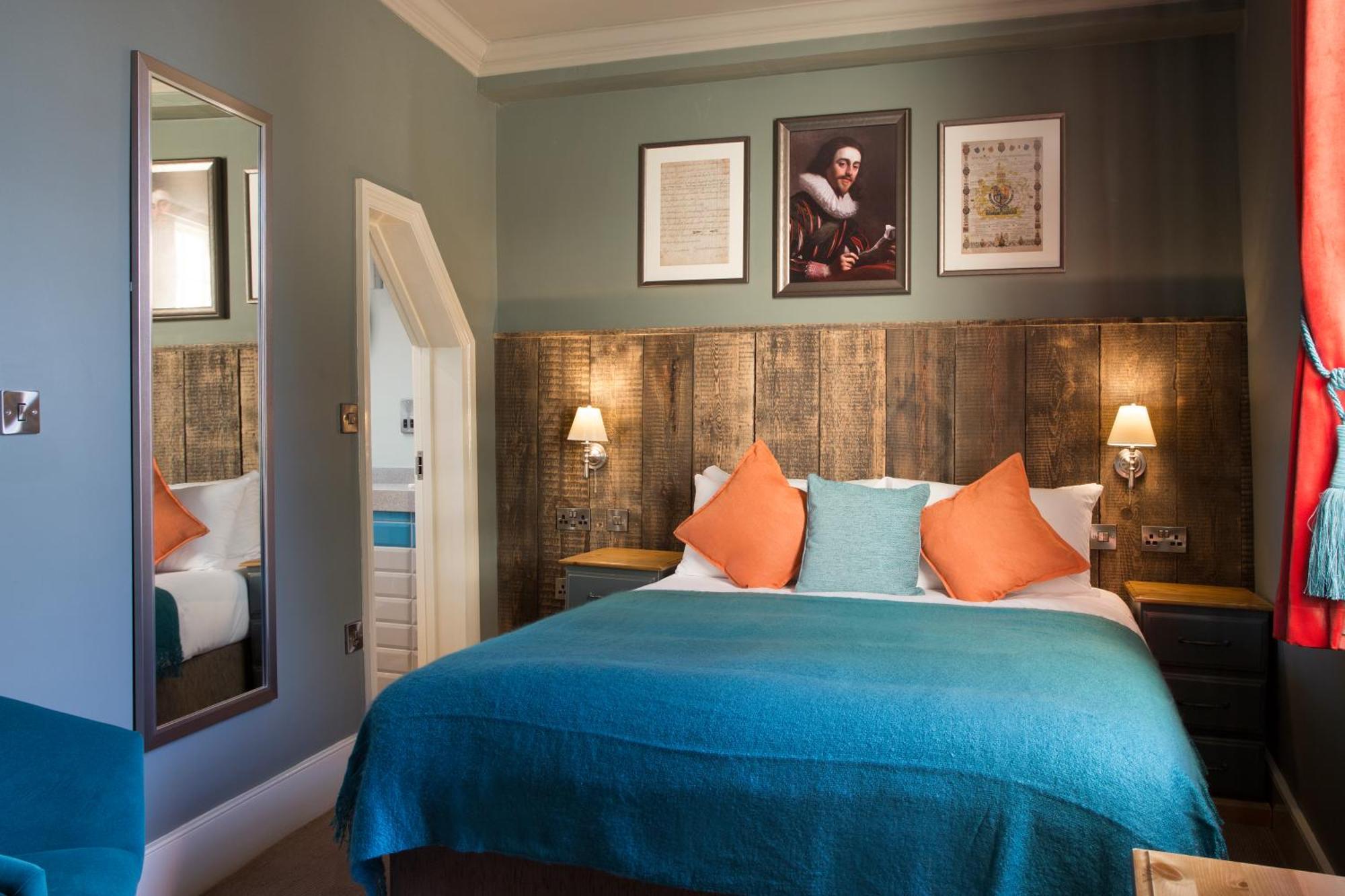 The Ostrich Colnbrook London Heathrow Inn 4*