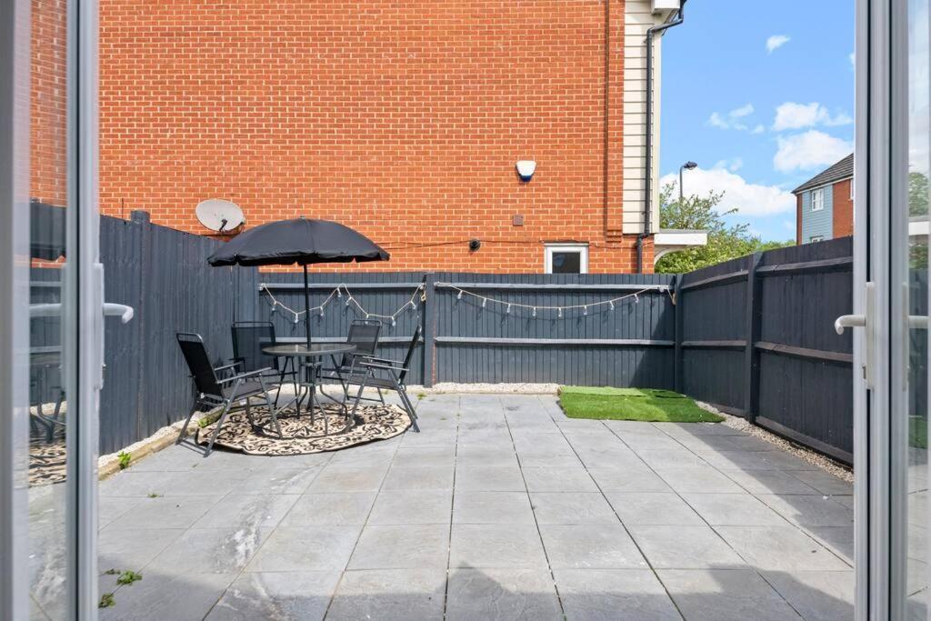 Holiday home Radiant Retreat Ideal For Legoland, Windsor, & Lhr *