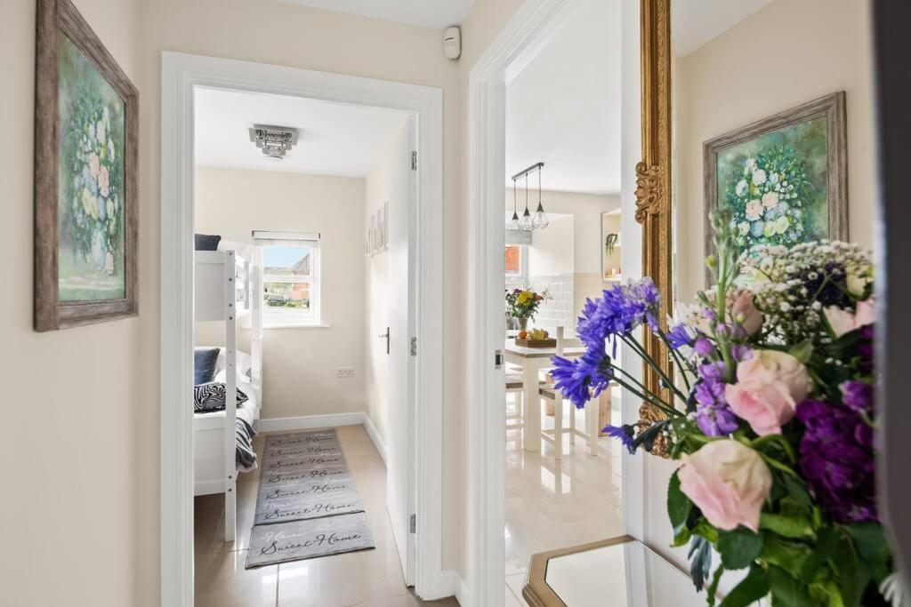 Holiday home Radiant Retreat Ideal For Legoland, Windsor, & Lhr *