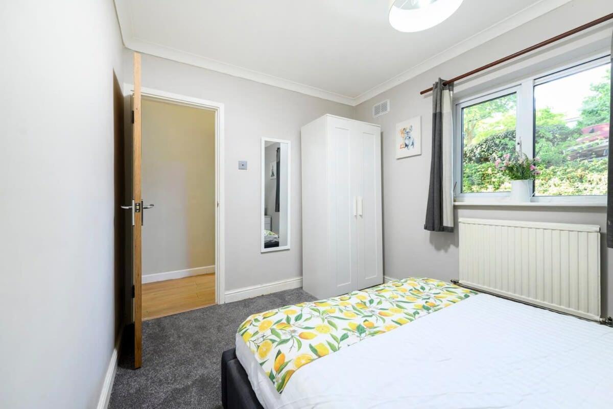 One Bedroom With Parking * Slough