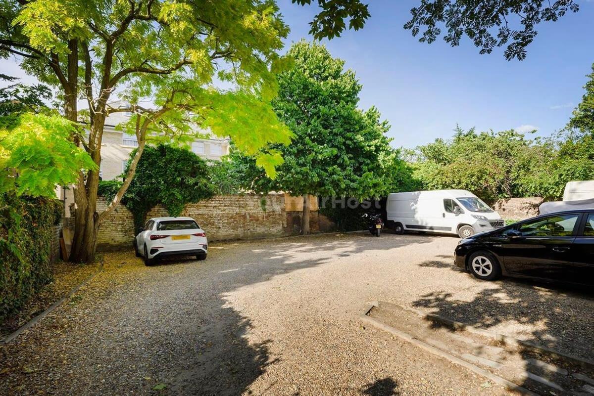 One Bedroom With Parking Slough