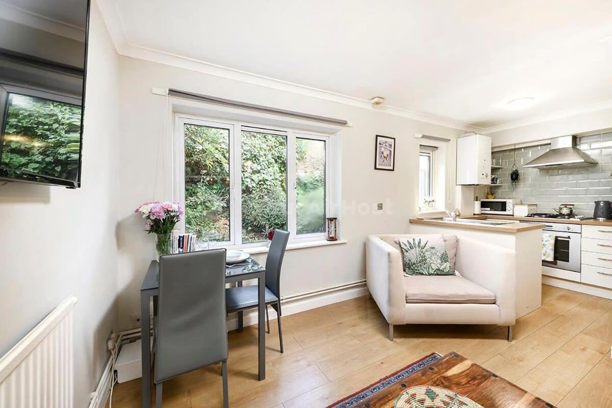 One Bedroom With Parking * Slough