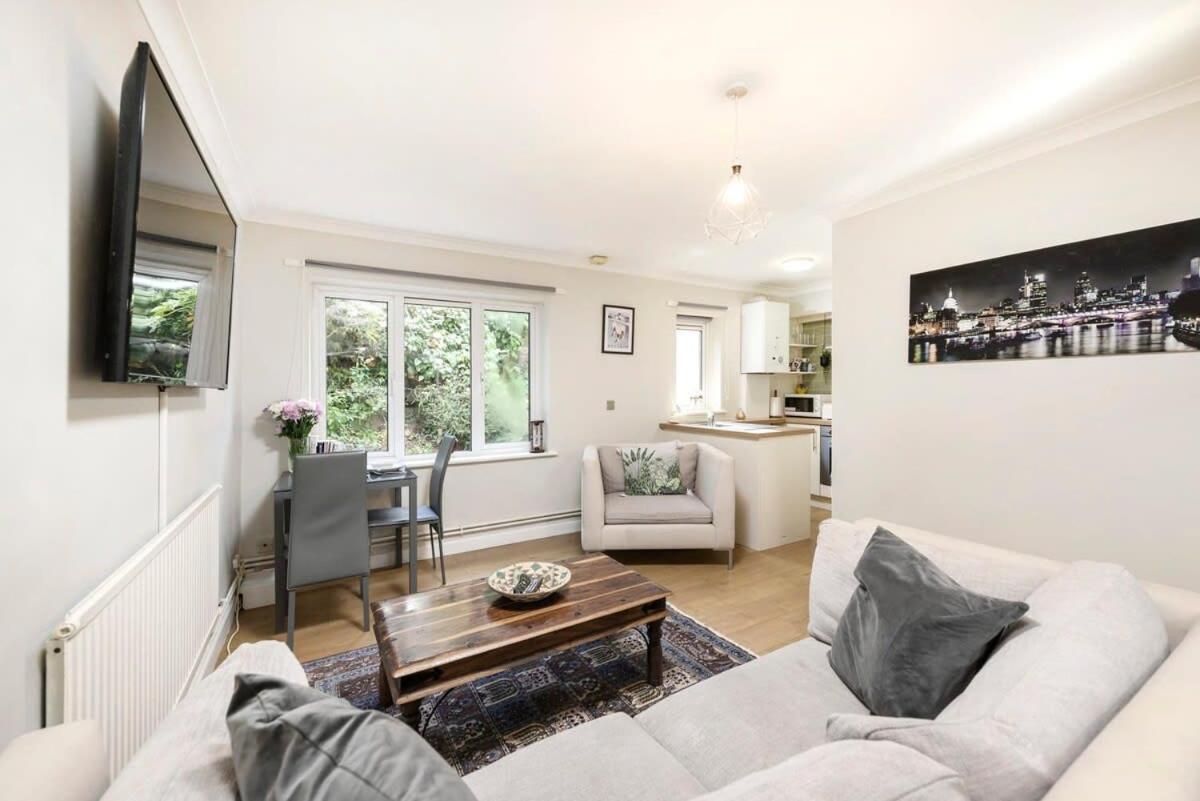 One Bedroom With Parking *