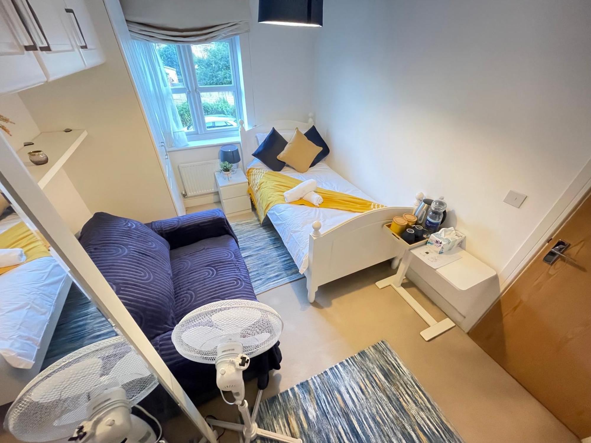 Solus By Windsor, Heathrow, And Pinewood - Comfy Bedroom With Ensuite Bathroom, Wifi, Parking Slough