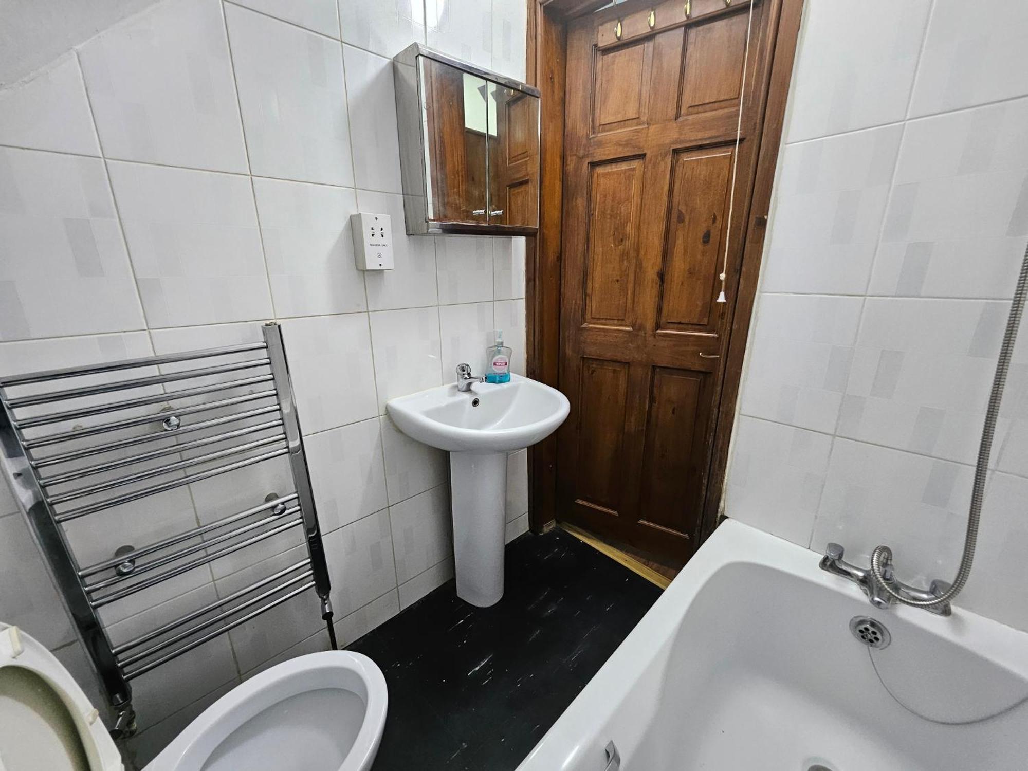 Holiday home 6 Bedrooms Legoland Windsor Heathrow Sleep 10 *