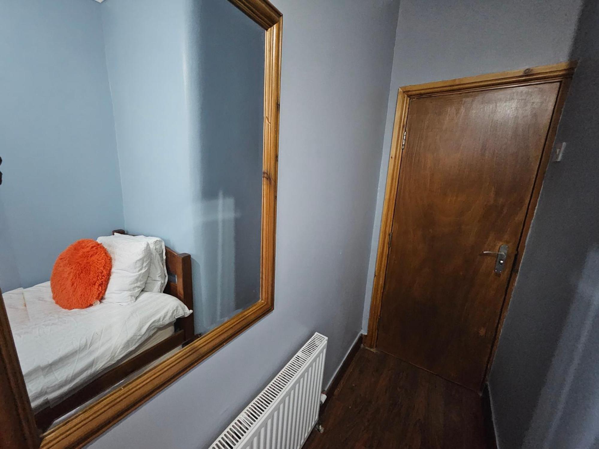 Holiday home 6 Bedrooms Legoland Windsor Heathrow Sleep 10