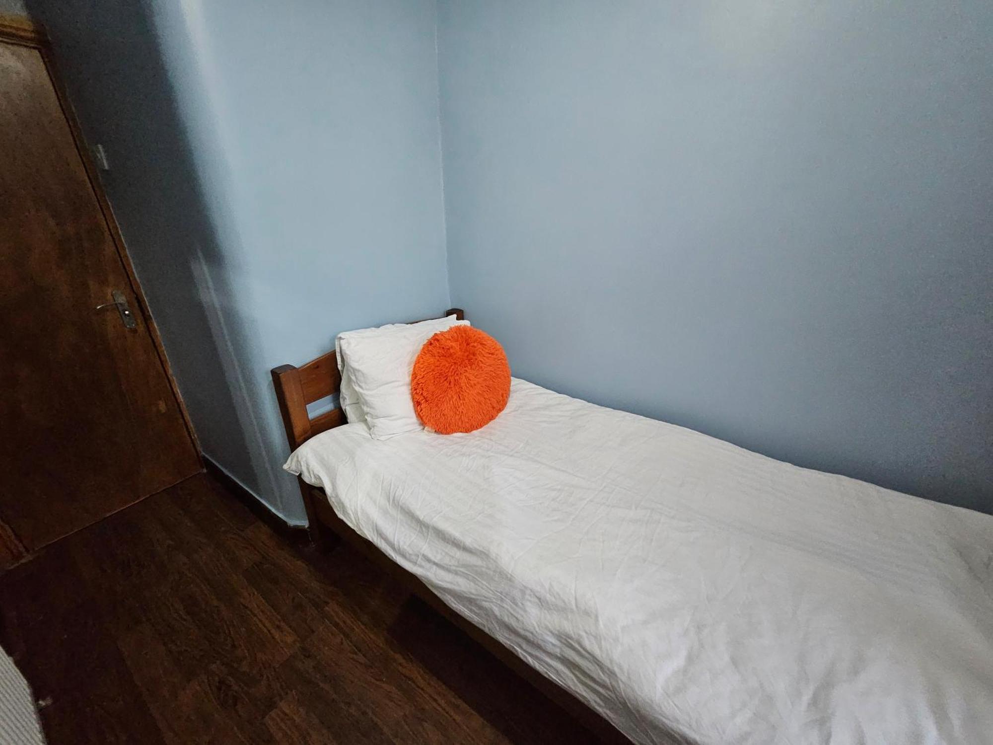 Holiday home 6 Bedrooms Legoland Windsor Heathrow Sleep 10