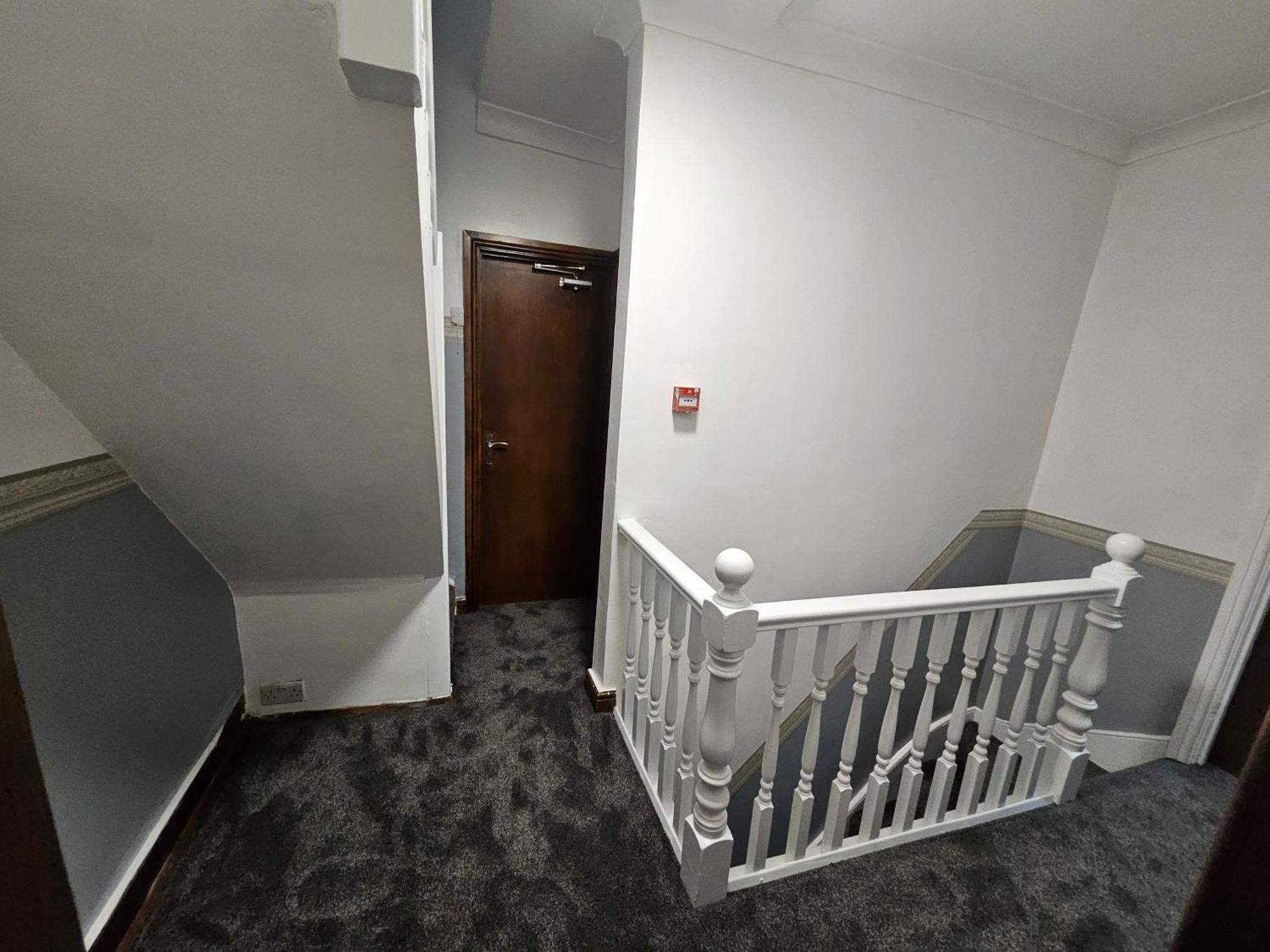 6 Bedrooms Legoland Windsor Heathrow Sleep 10 Holiday home Slough