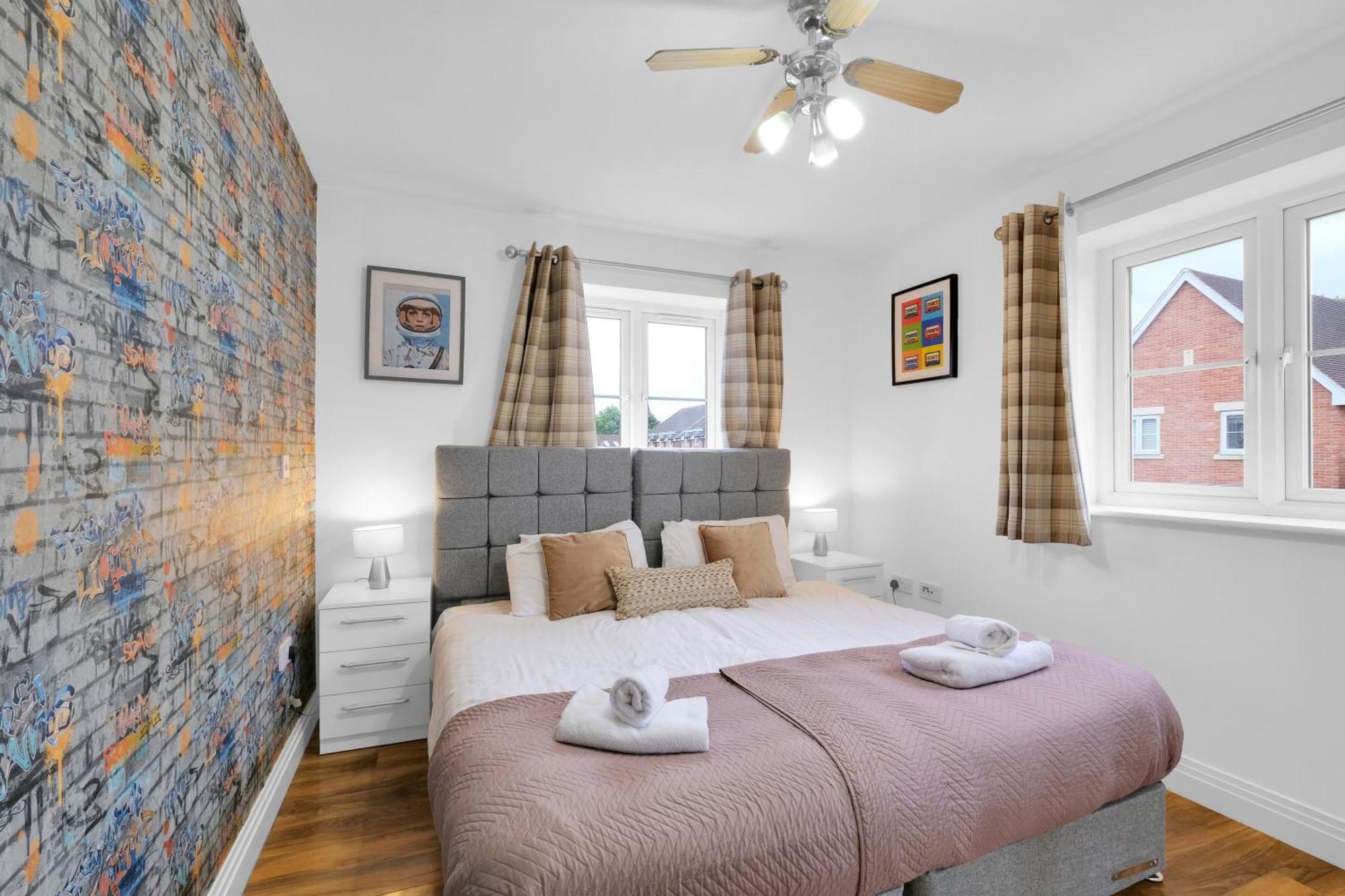 Foxherne 6 Bedroom 3bath Serviced House 18 With Parking - Slough