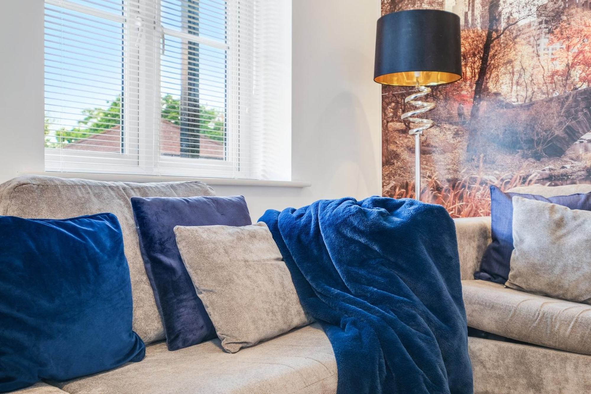 Foxherne 6 Bedroom 3bath Serviced House 18 With Parking - Slough