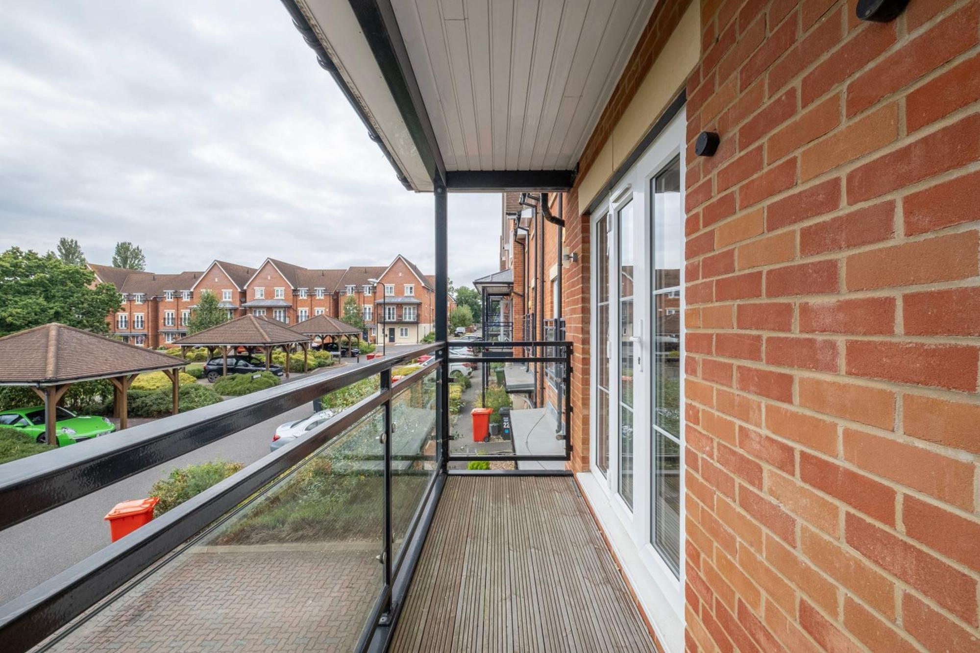 Foxherne 6 Bedroom 3bath Serviced House 18 With Parking -