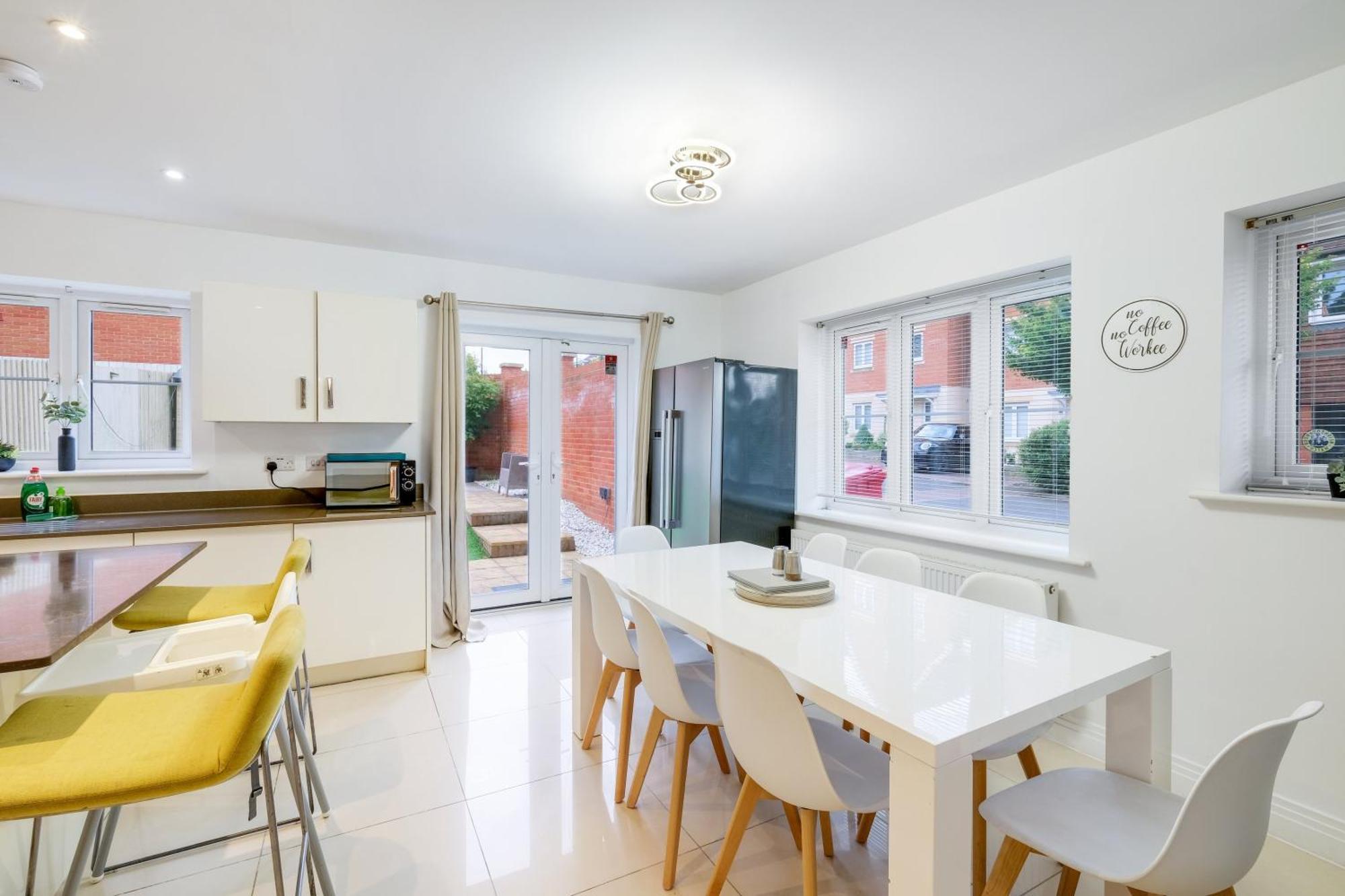Apartamento Foxherne 6 Bedroom 3bath Serviced House 18 With Parking - *