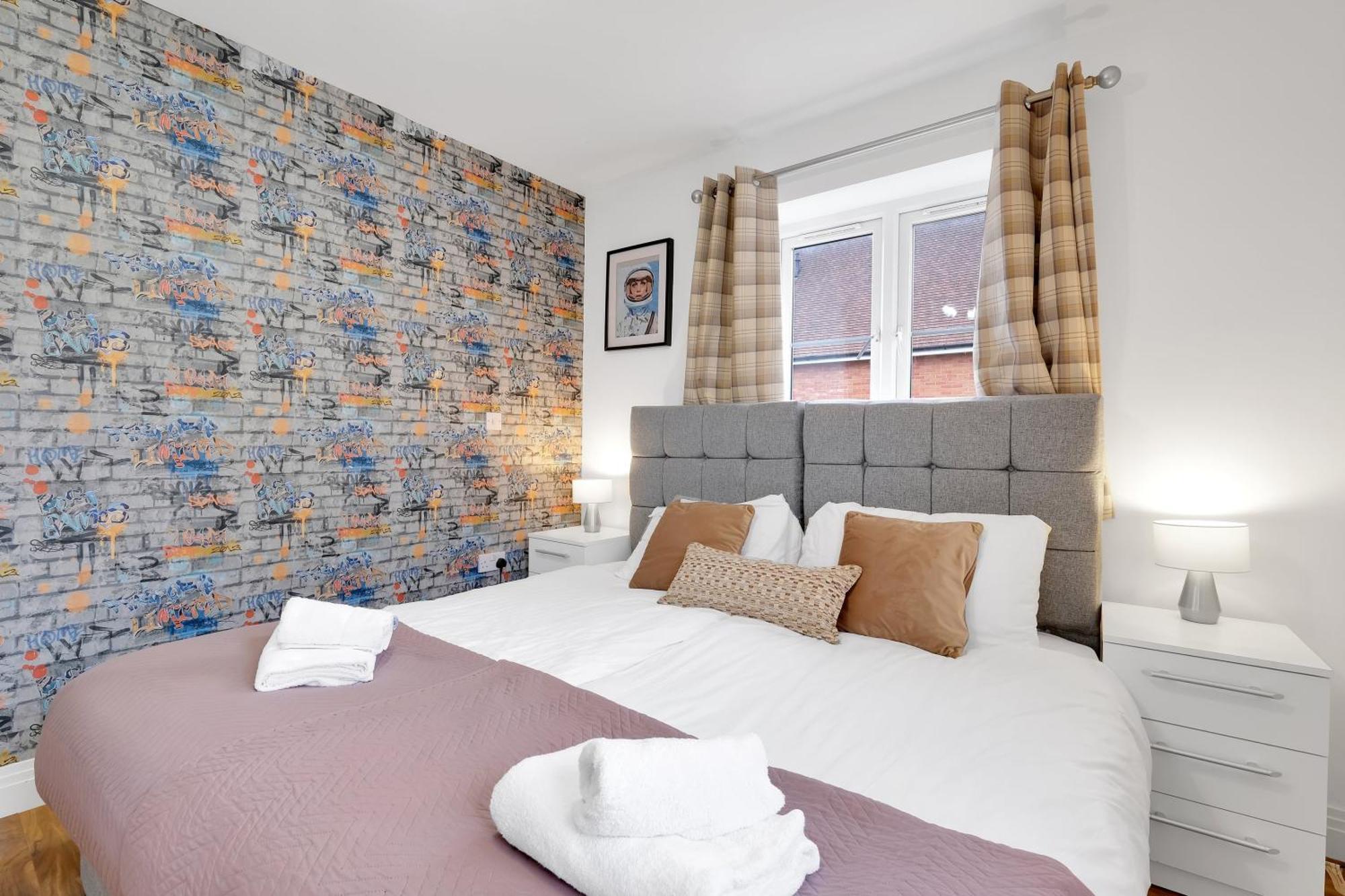 Foxherne 6 Bedroom 3bath Serviced House 18 With Parking - Apartamento Slough