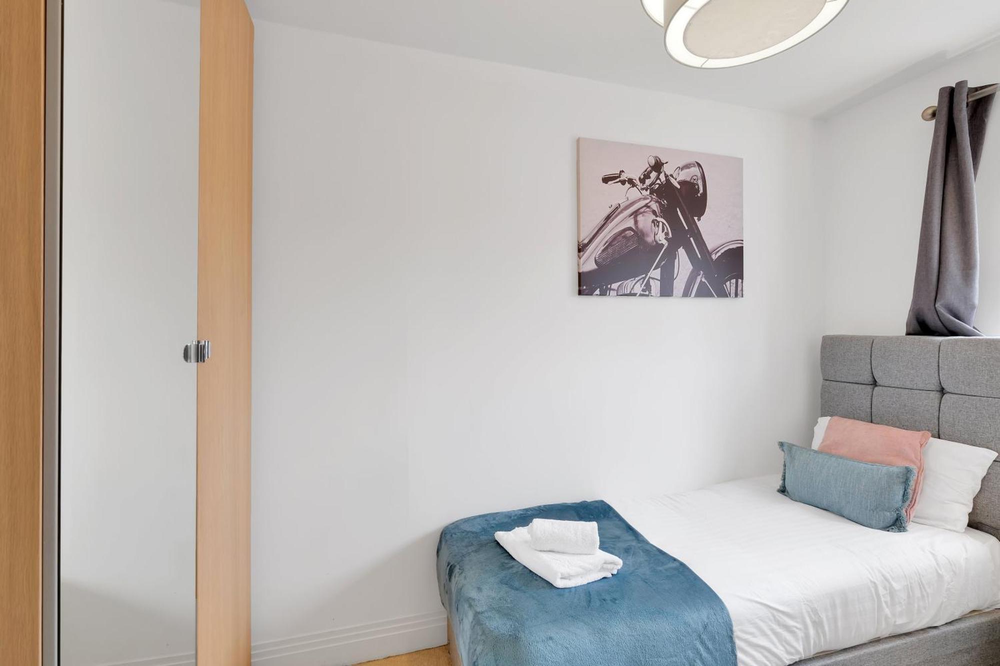 Apartamento Foxherne 6 Bedroom 3bath Serviced House 18 With Parking - Slough