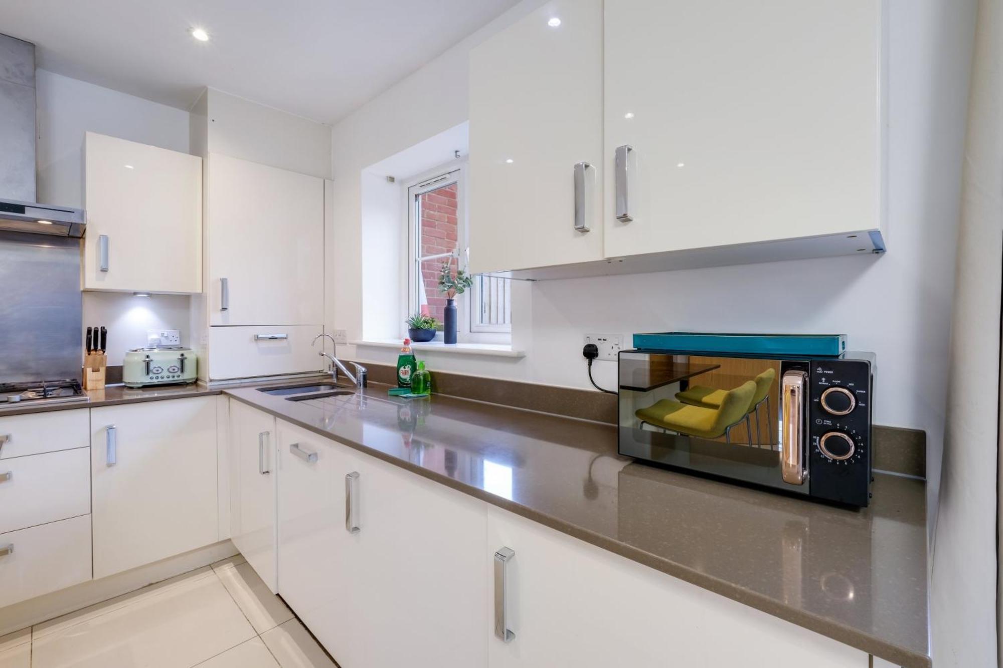 Apartamento Foxherne 6 Bedroom 3bath Serviced House 18 With Parking - *