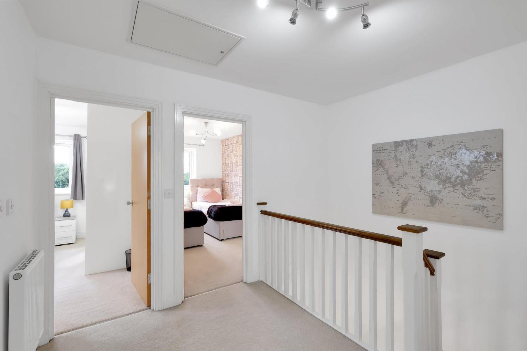 Foxherne 6 Bedroom 3bath Serviced House 18 With Parking - Apartamento Slough