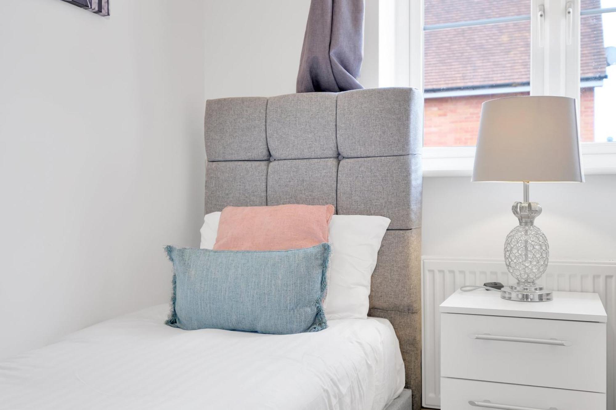 Foxherne 6 Bedroom 3bath Serviced House 18 With Parking - Apartamento