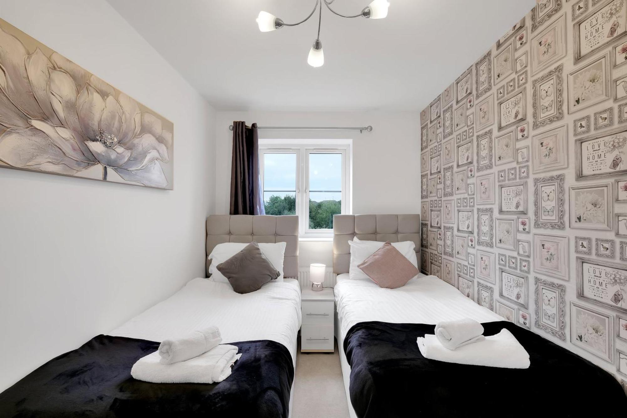 Foxherne 6 Bedroom 3bath Serviced House 18 With Parking - Slough