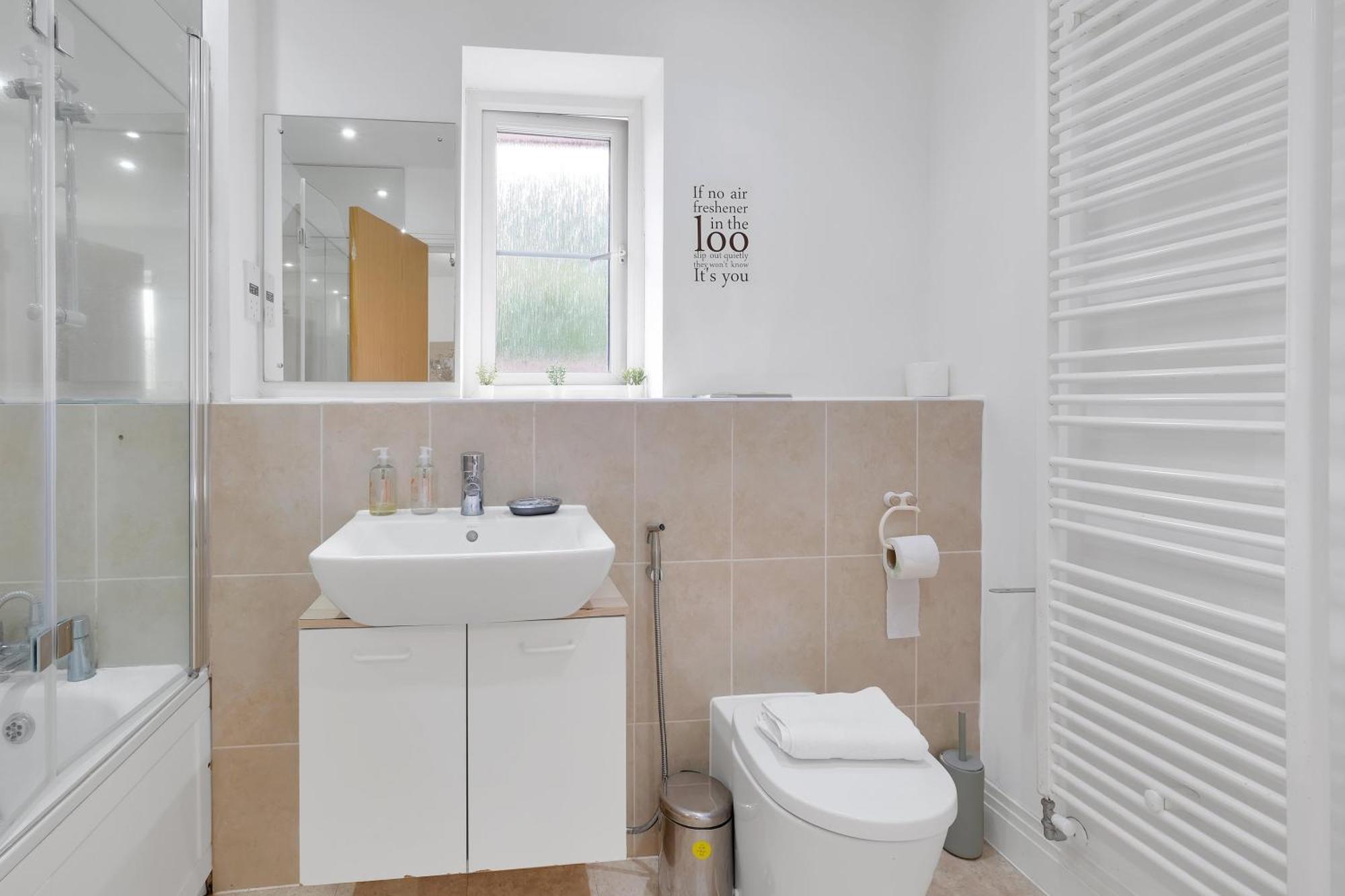 Apartamento Foxherne 6 Bedroom 3bath Serviced House 18 With Parking - Slough