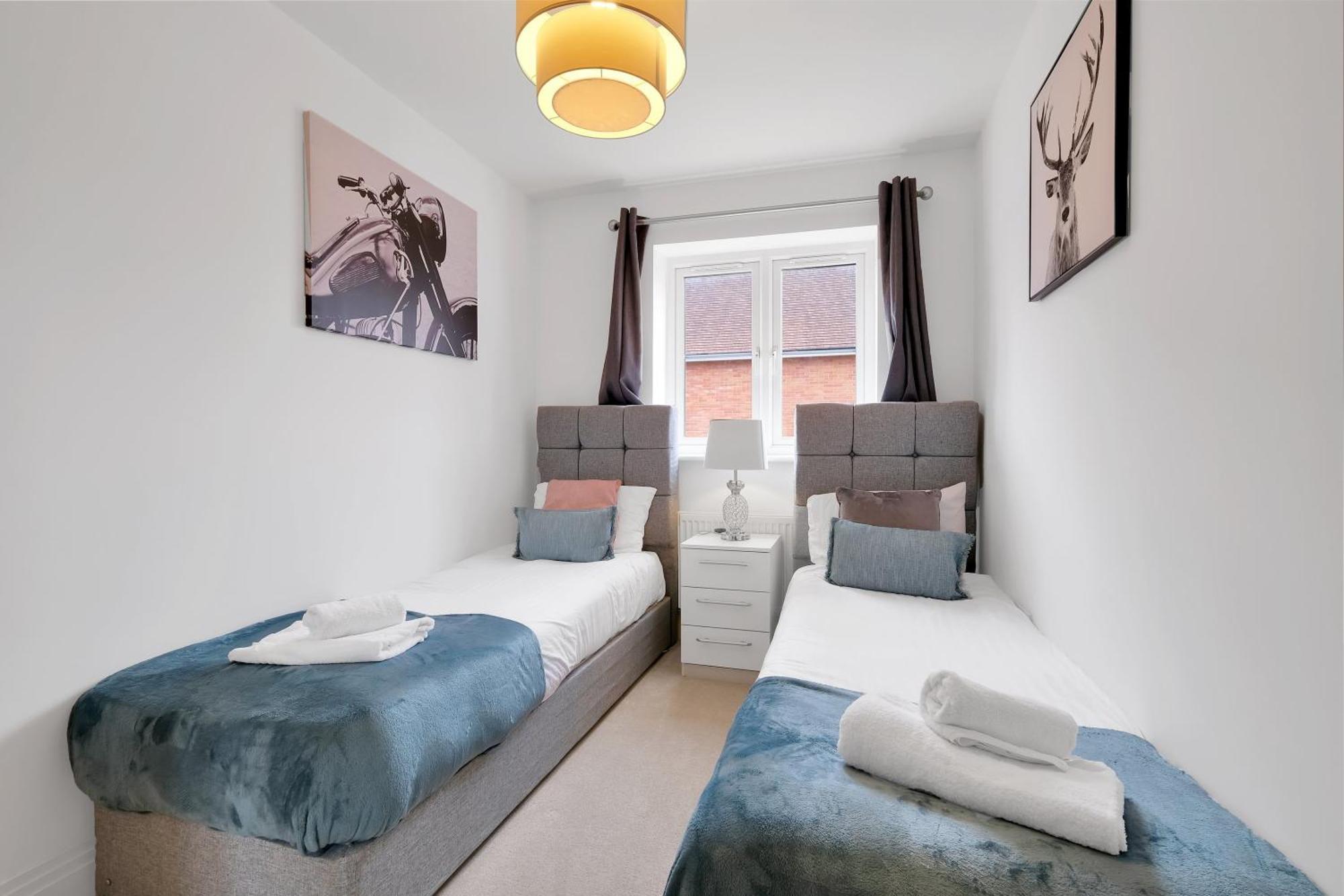 Foxherne 6 Bedroom 3bath Serviced House 18 With Parking - Apartamento Slough