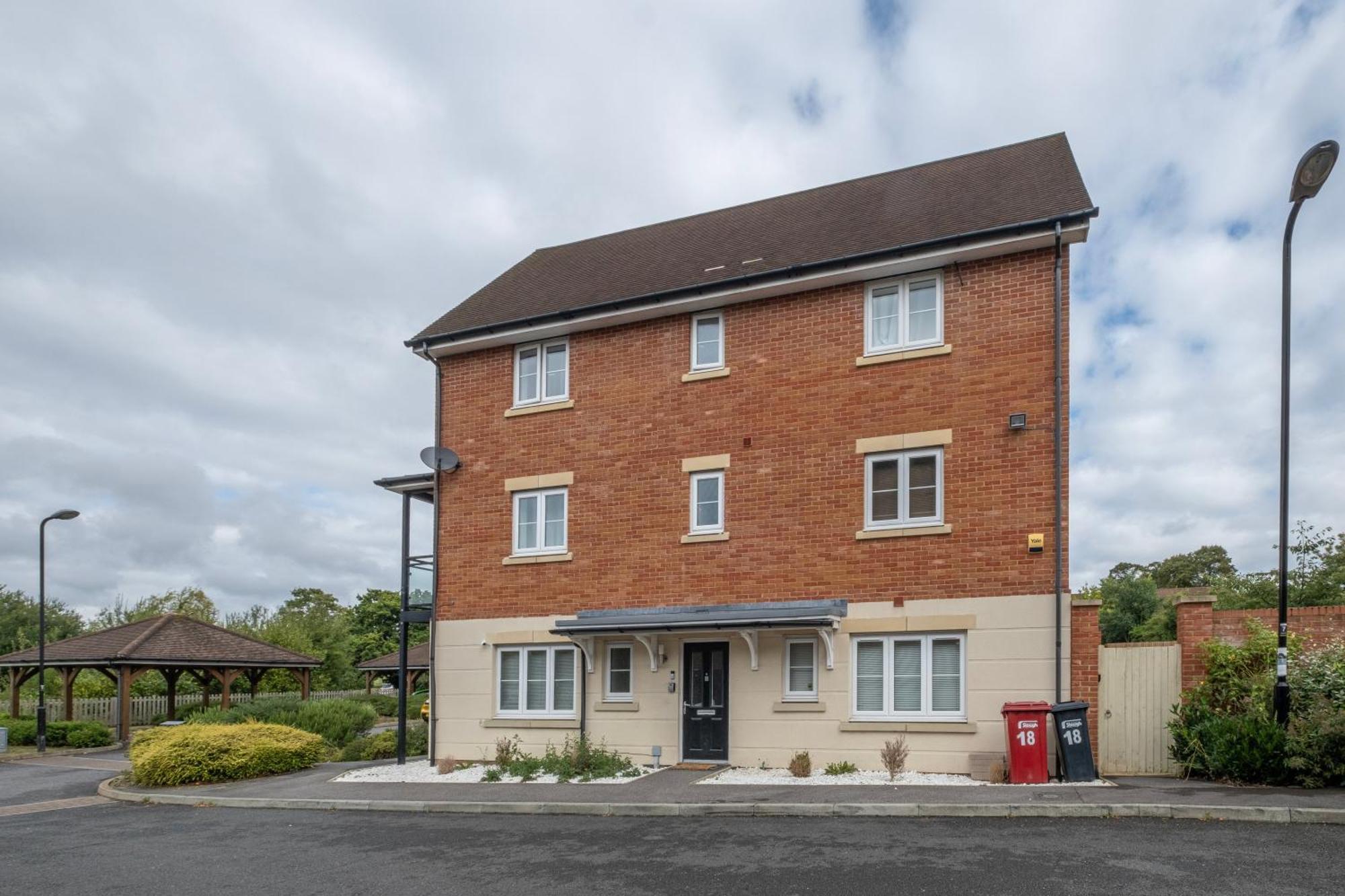 Apartamento Foxherne 6 Bedroom 3bath Serviced House 18 With Parking - Slough