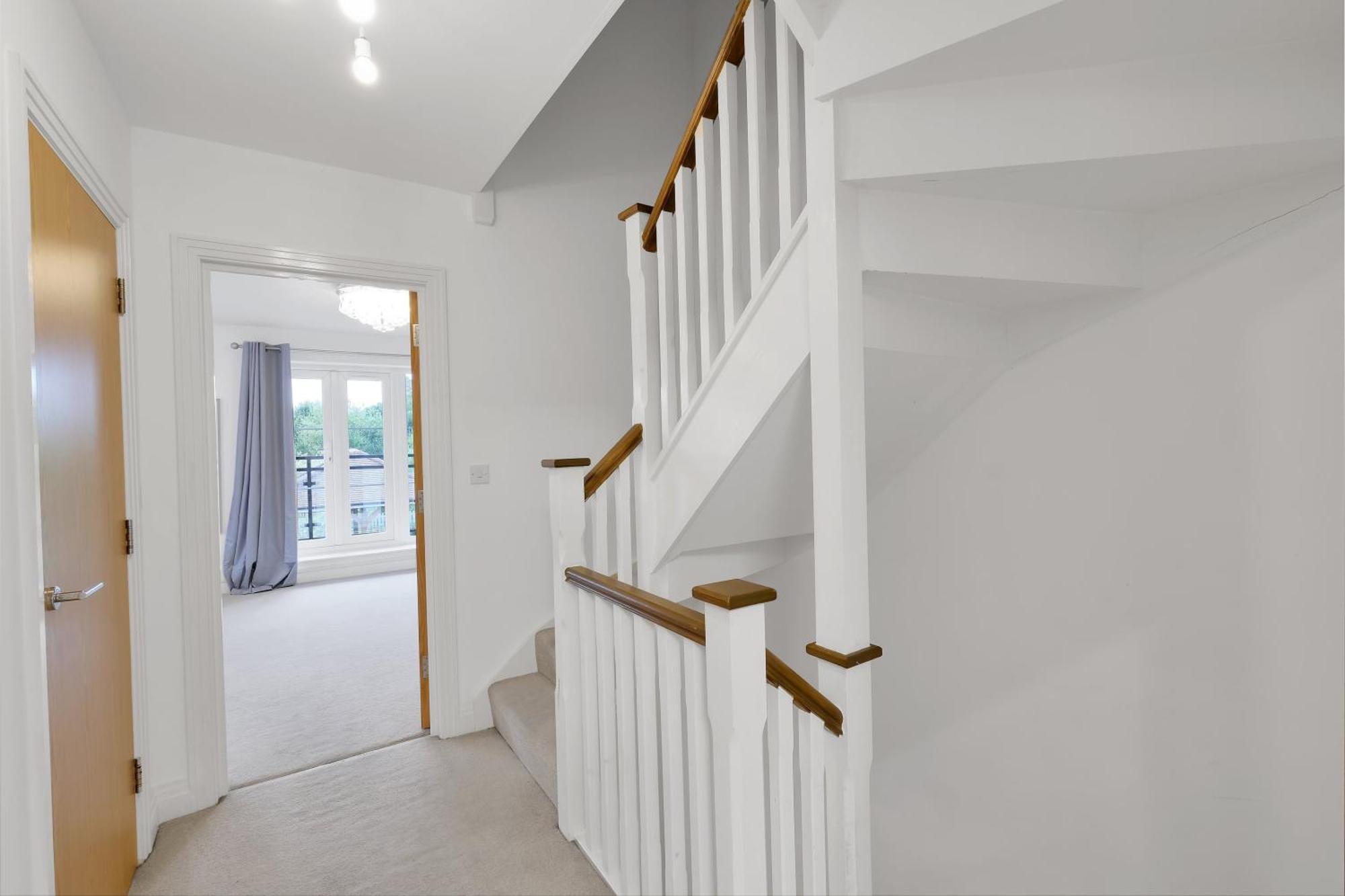 Foxherne 6 Bedroom 3bath Serviced House 18 With Parking - Slough