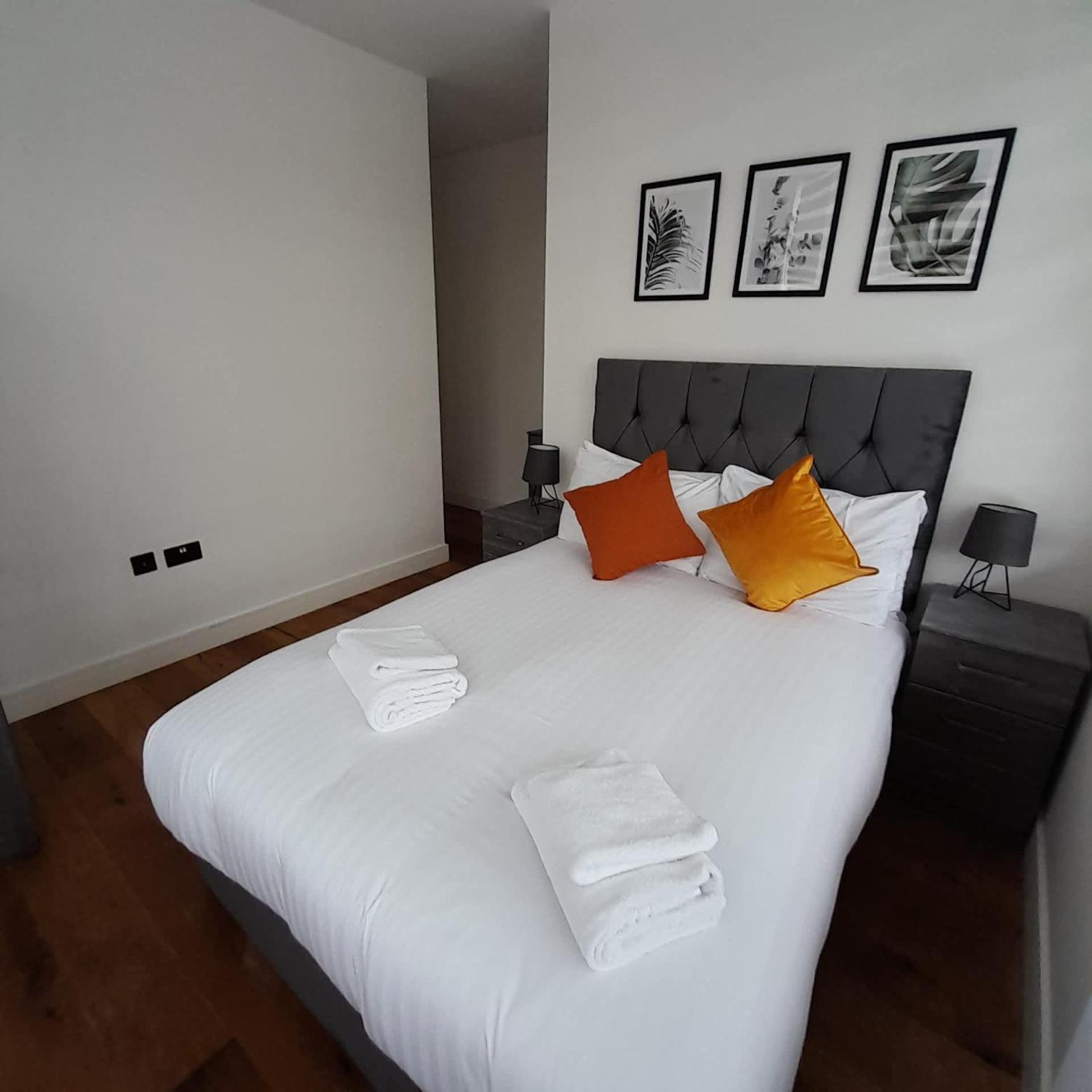 Apartment Charming Two Bedroom On Stoke Road *
