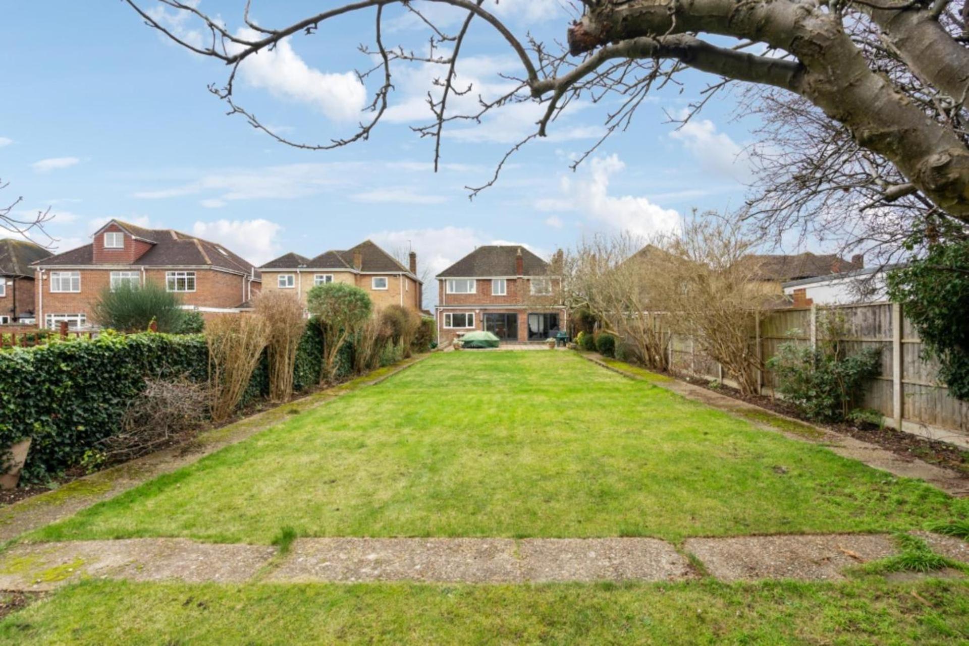 Luxury Four Bedroom With Large Garden *