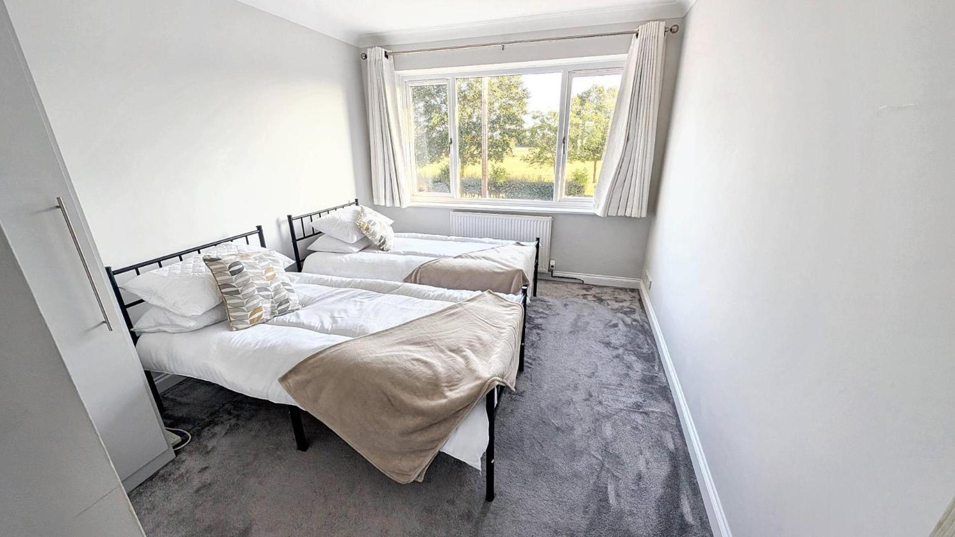 Luxury Four Bedroom With Large Garden