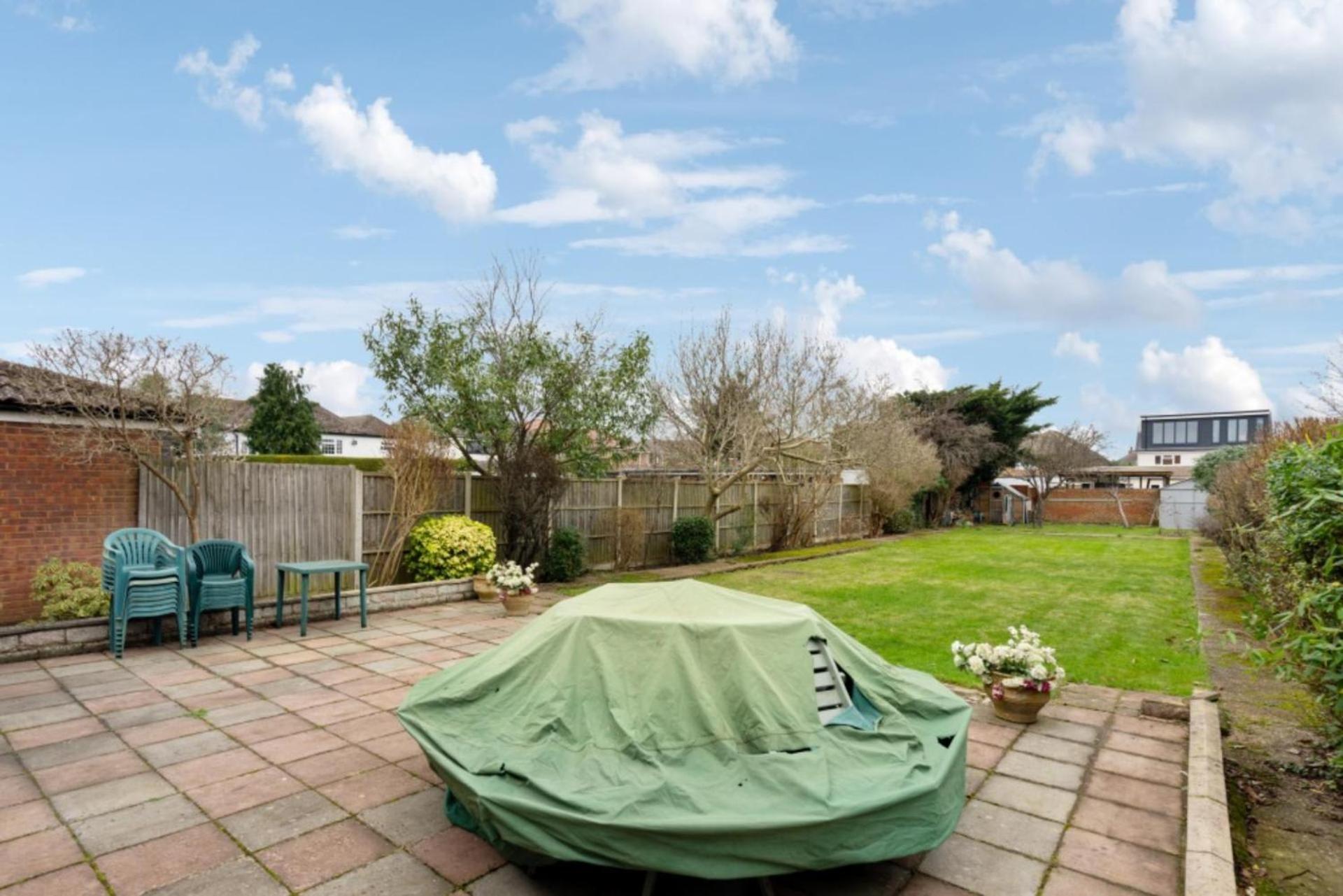 Luxury Four Bedroom With Large Garden Slough