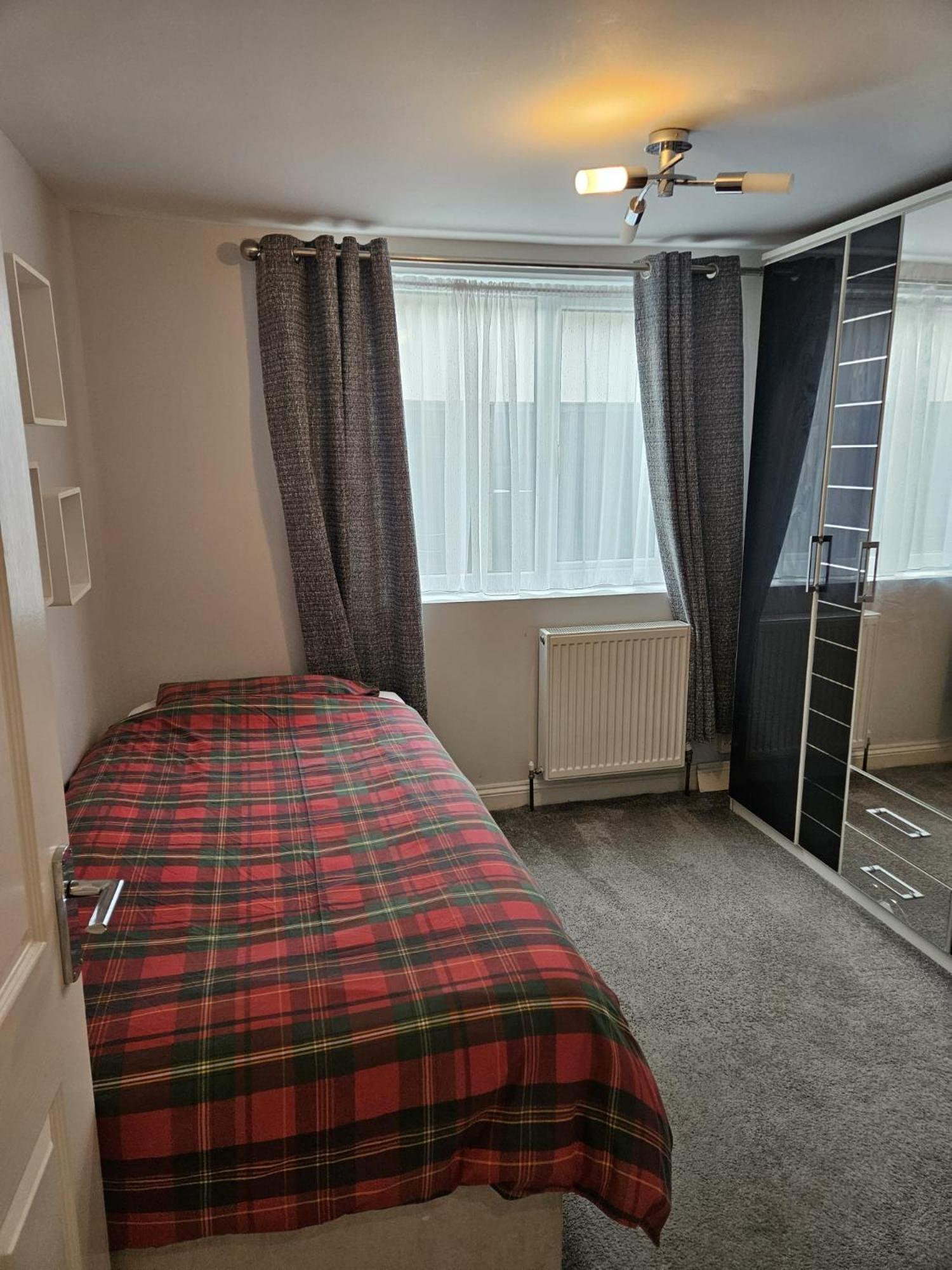 Large To Sleep Up To 8 * Slough