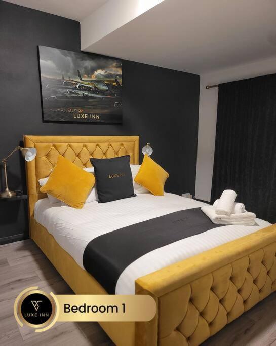 Luxurious 4-bedroom House, Near Heathrow Terminal 4 Villa *
