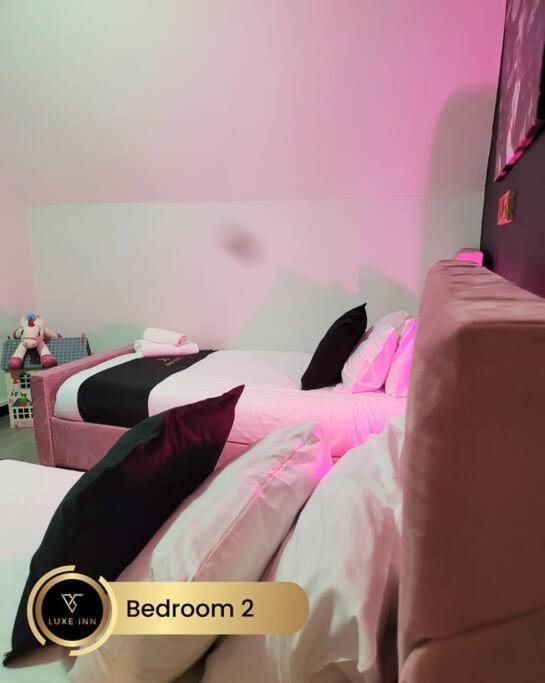 Luxurious 4-bedroom House, Near Heathrow Terminal 4