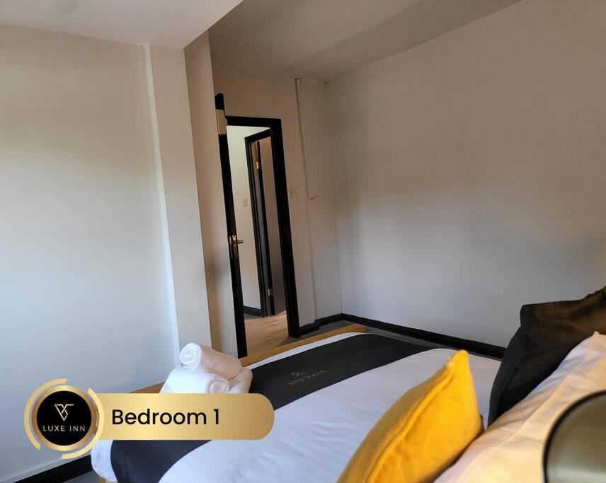 Villa Luxurious 4-bedroom House, Near Heathrow Terminal 4 *