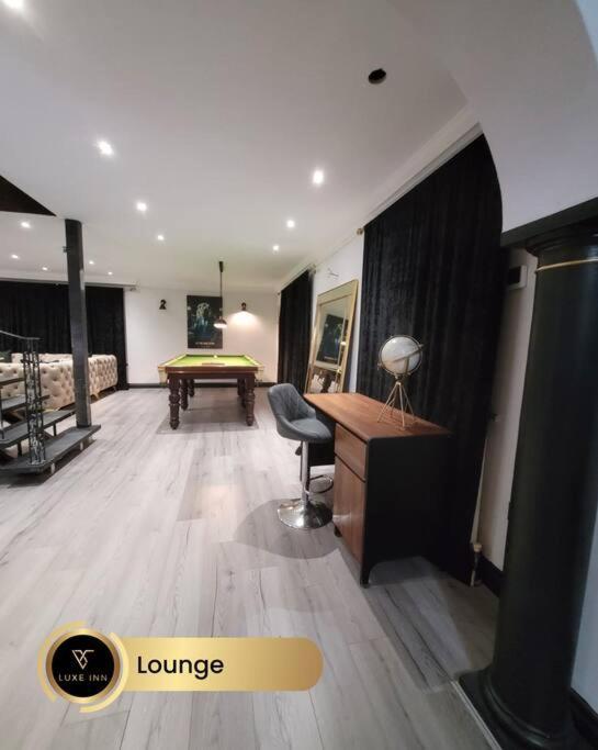 Luxurious 4-bedroom House, Near Heathrow Terminal 4