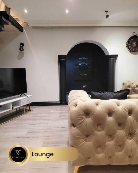 Villa Luxurious 4-bedroom House, Near Heathrow Terminal 4