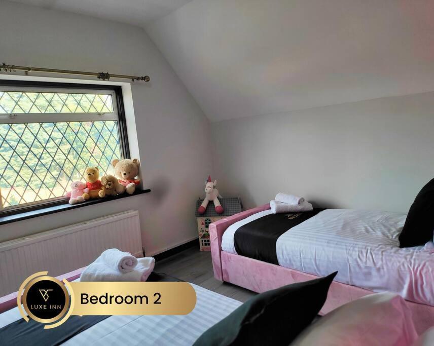 Luxurious 4-bedroom House, Near Heathrow Terminal 4