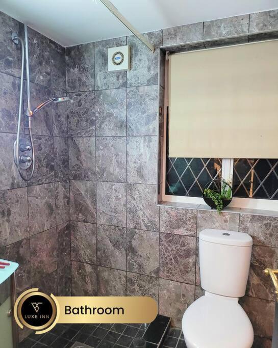 Luxurious 4-bedroom House, Near Heathrow Terminal 4 Slough