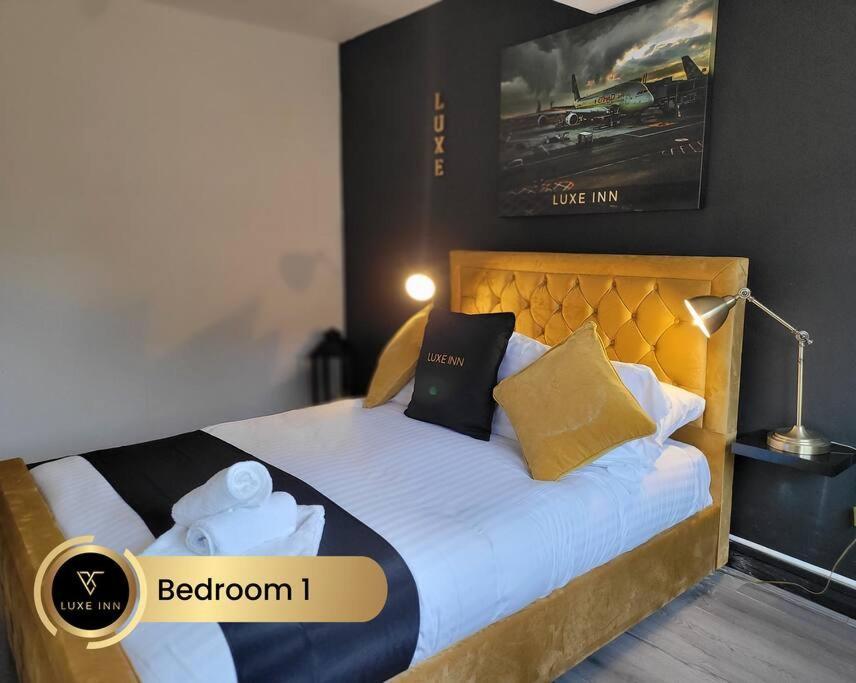 Villa Luxurious 4-bedroom House, Near Heathrow Terminal 4 *