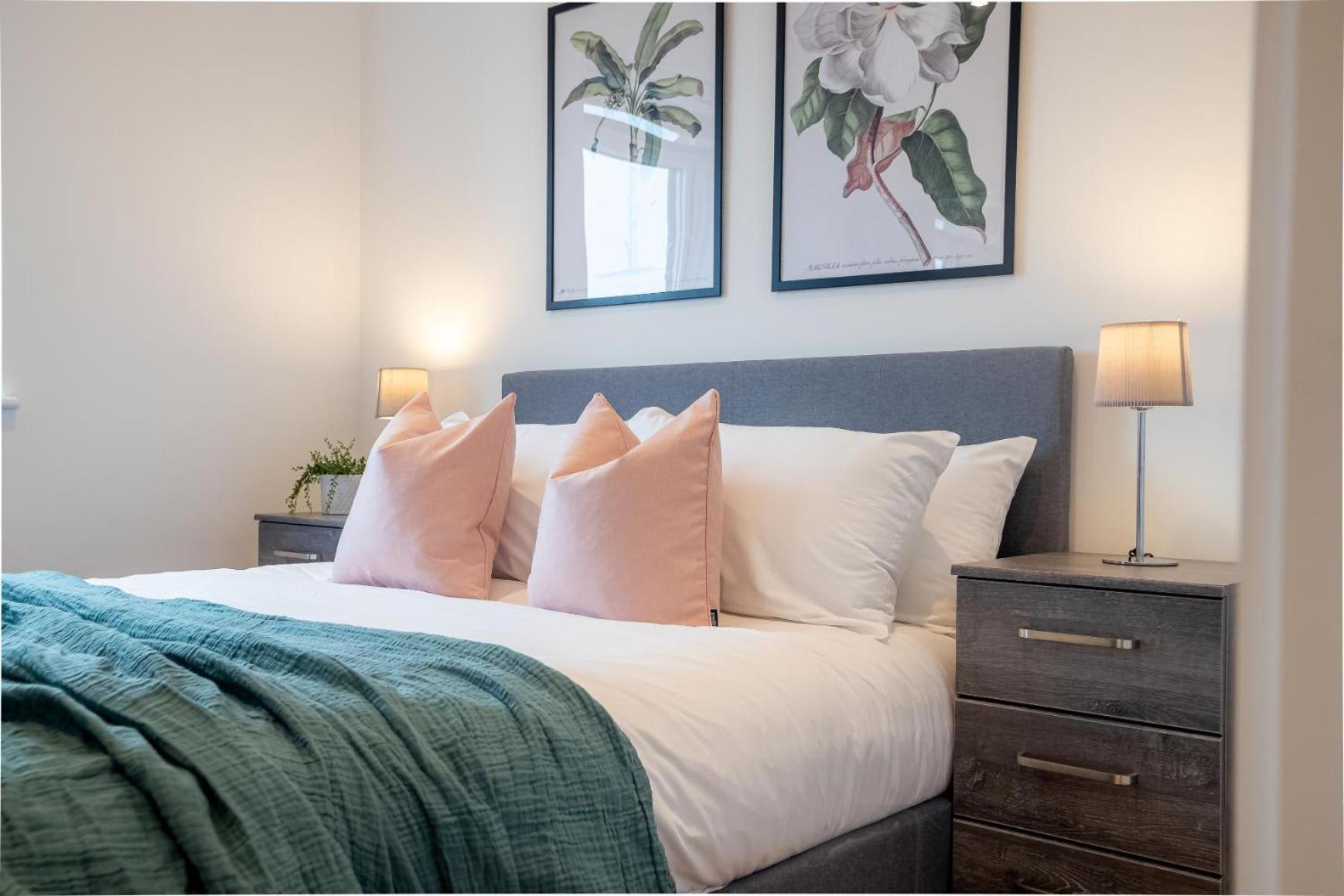 Apartment Luxe One Bedroom With Balcony *