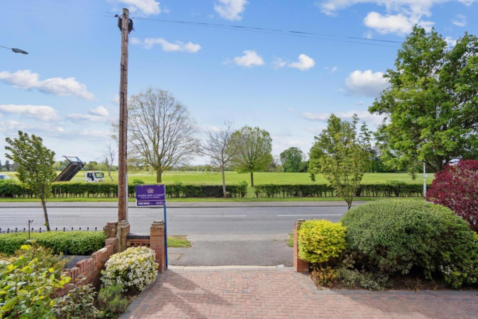 Apartment Luxury Four Bedroom With Large Garden *
