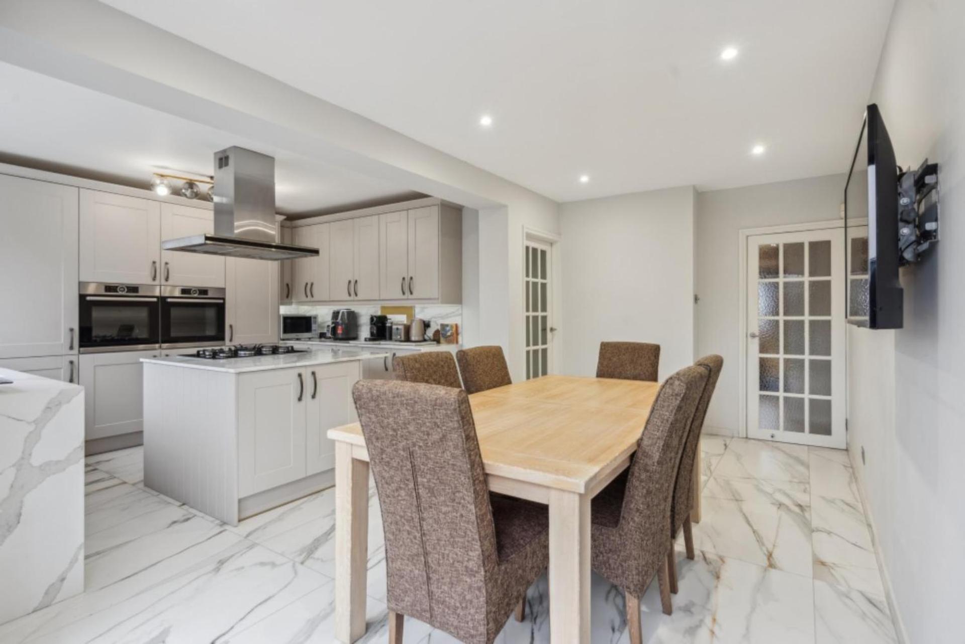 Apartment Luxury Four Bedroom With Large Garden *
