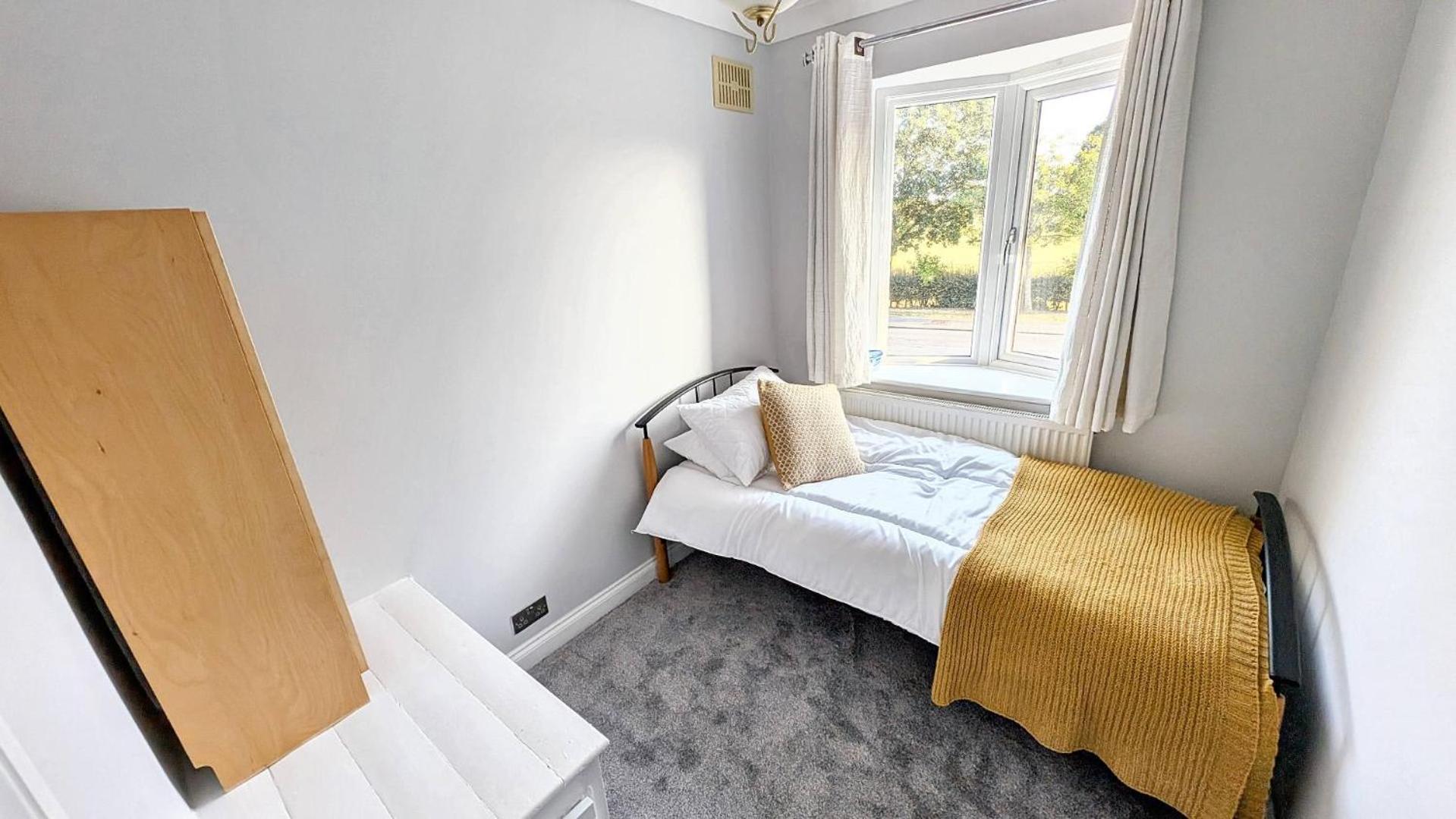Luxury Four Bedroom With Large Garden Slough