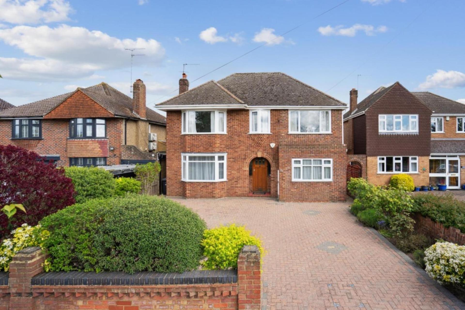 Luxury Four Bedroom With Large Garden Apartment